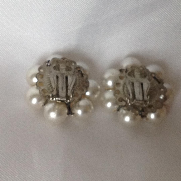 **SOLD**.Host Pick! 15% Discount Vintage Faux Pearl Jewelry Necklace Earring Set - Picture 3 of 6